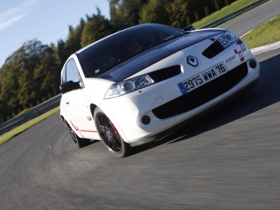  Renault Megane RS R26.R 2008 года  (фото 43 из 86)